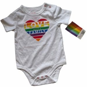 Love Makes A Family New Onesie Size 6-9 Months